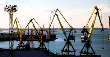 Россия атаковала порты Одесской области: поврежден грузовой терминал и иностранное судно