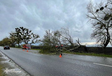 Из-за непогоды в Украине погибли три человека, есть масштабные разрушения — ГСЧС