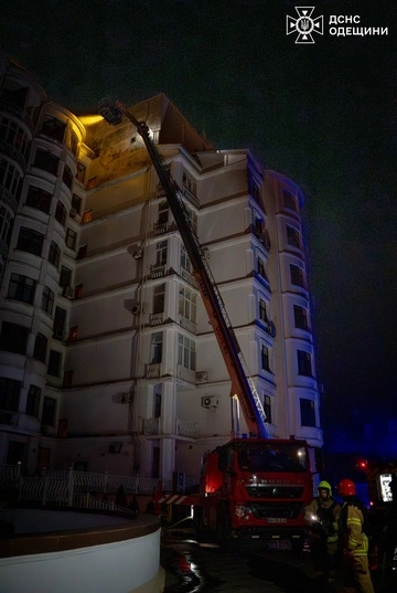У ДСНС розповіли про наслідки удару по Одесі: є постраждалі та руйнування