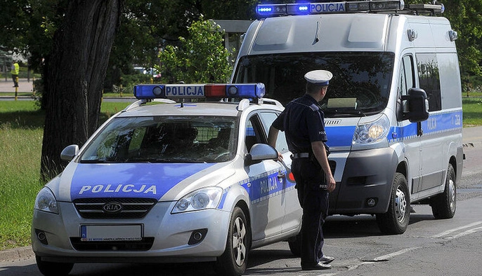 Во Вроцлаве двое мужчин напали с ножом на украинца во время досмотра автомобиля