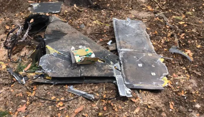 В центре Кишинева на крыше жилого дома обнаружили неизвестный объект, похожий на дрон