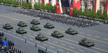 Росія проведе парад 9 травня без колони військової техніки