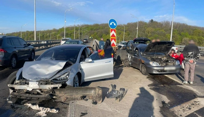 В Киеве на Дарницком мосту произошло смертельное ДТП