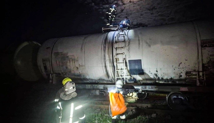 В Белоцерковском районе ребенок получил удар током на крыше вагона