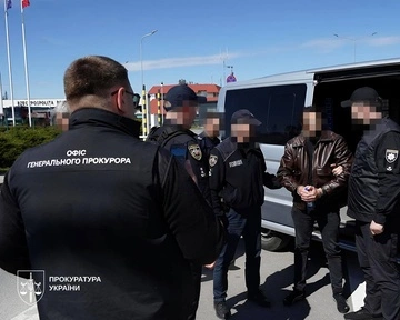 В Україну екстрадували лідера злочинної групи, яка ошукала людей на 4 млн грн 