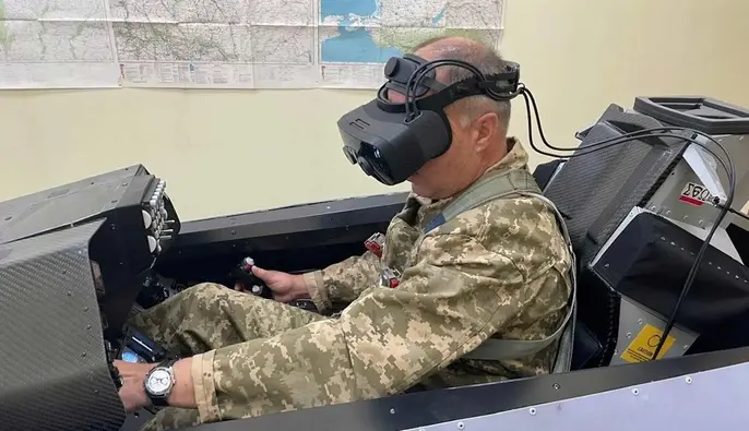 Україна отримала мобільні тренажери для підготовки пілотів F-16