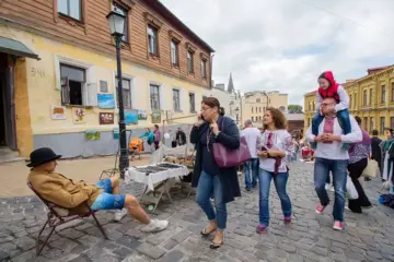 Популярность 9 мая среди украинцев упала в пять раз: данные КМИС