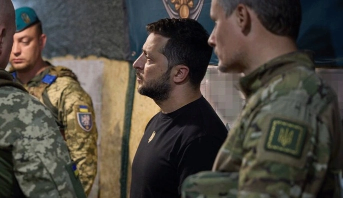 Нові зарплати та підходи: Зеленський анонсував зміни в армії з червня