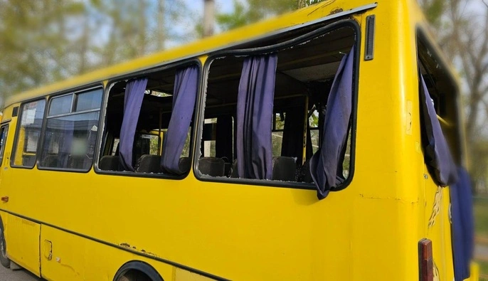 У Херсоні росіяни вдарили по маршрутці: є загиблі та поранені