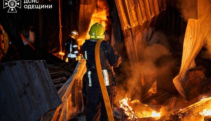 Війська РФ вдарили по Одещині: зруйновано будинки і порт, є загиблі та поранені