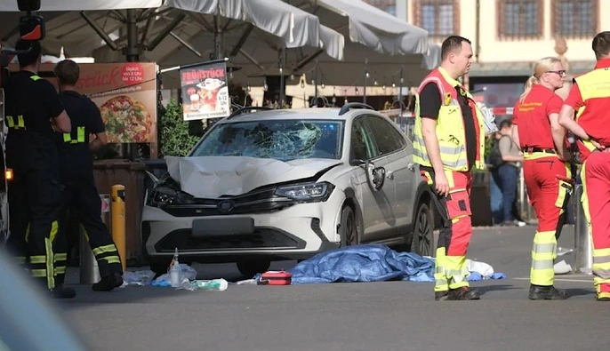 В Лейпциге авто въехало в толпу, два человека погибли и около 20 травмированы, — Bild