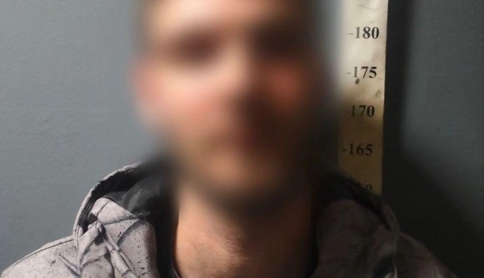 У Києві поліція затримала псевдомінера, який лякав працівницю столичного ТРЦ вибухівкою