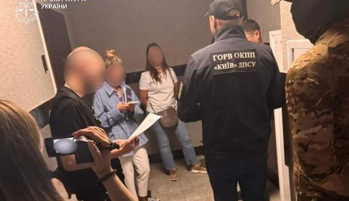 В Киеве будут судить группу людей за помощь мужчинам в выезде за границу с фиктивной инвалидностью
