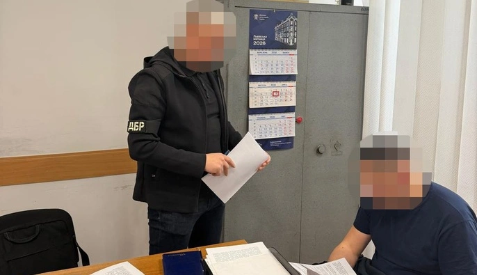 Инспектор Львовской таможни получил подозрение: помог ввезти товаров на 7 млн грн без пошлины
