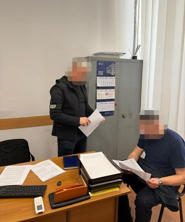 Инспектор Львовской таможни получил подозрение: помог ввезти товаров на 7 млн грн без пошлины