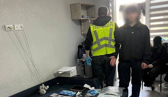 У Києві пару студентів підозрюють у збуті психотропів: вилучено 5 кг солей на понад 3 млн грн