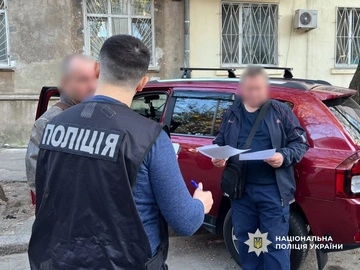 Вимагав гроші у студентів: в Одесі затримали офіцера морського вишу