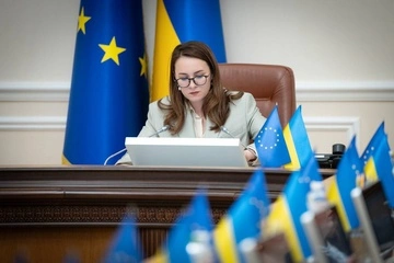 Кабмин разрешил выезд за границу части женщин-чиновников: что изменилось