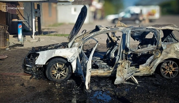 В Сумской области дрон РФ попал в гражданский автомобиль — водитель получил ранения