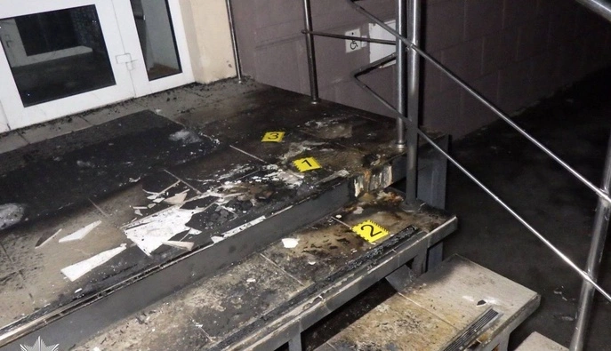 У Києві чоловіка судитимуть за підпал банку на замовлення псевдоправоохоронців