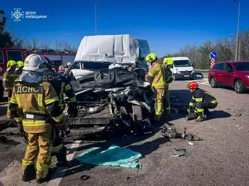 На Київщині сталась ДТП за участі вантажівки та мікроавтобуса 