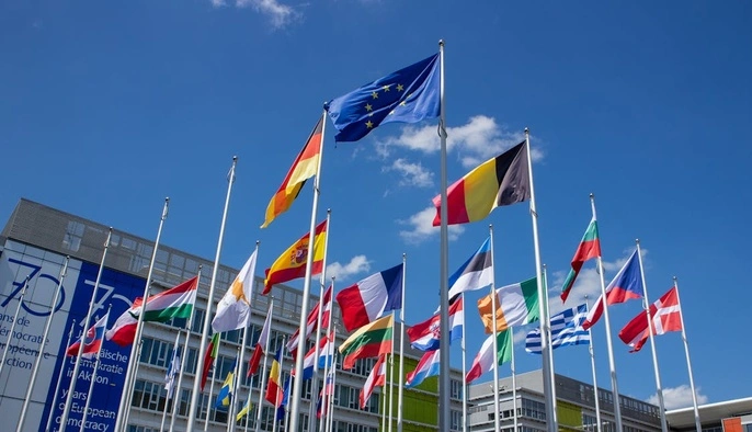 Нідерланди хочуть відновити в ЄС дискусію про передачу Україні заморожених активів РФ — Politico