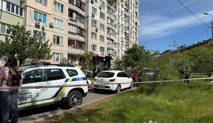 В Киеве мужчина погиб после падения с 11 этажа — полиция устанавливает обстоятельства