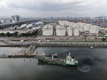 Запасы нефти в мире уменьшаются, цены могут вырасти - Bloomberg