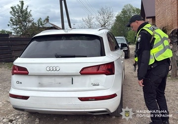 Во Львовской области мужчина открыл огонь по авто после драки: стрелка задержала полиция