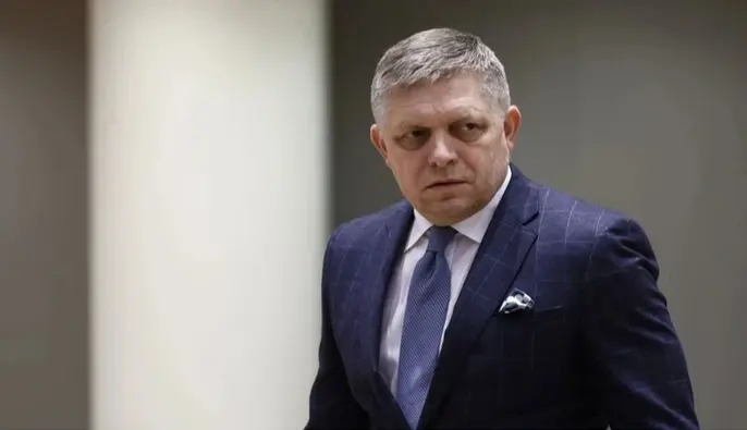 Зеленський повинен дзвонити Путіну, якщо хоче переговорів — Фіцо