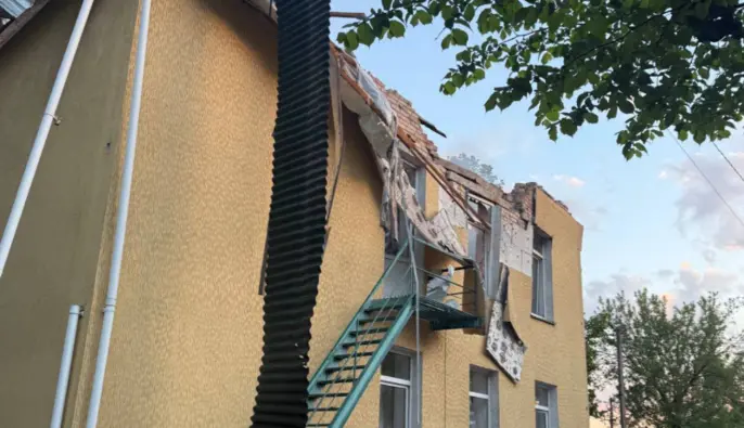 Вражеские дроны повредили детсад и жилые дома в Киевской области