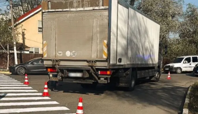В Ирпене грузовик сбил девочку на пешеходном переходе — полиция выясняет обстоятельства