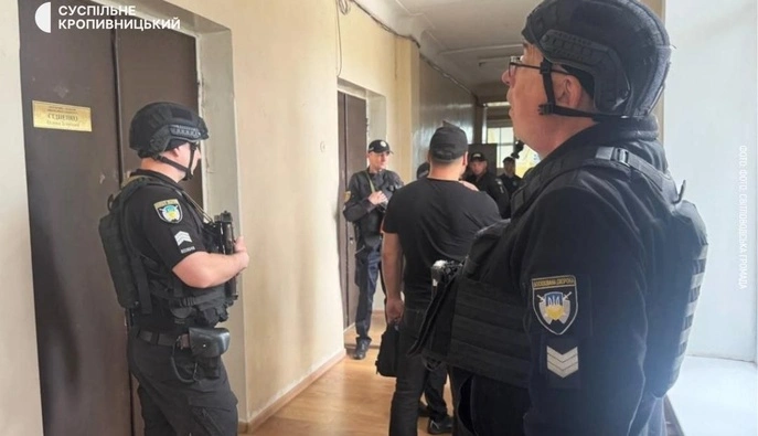 В здании горсовета в Кировоградской области раздались выстрелы — что известно