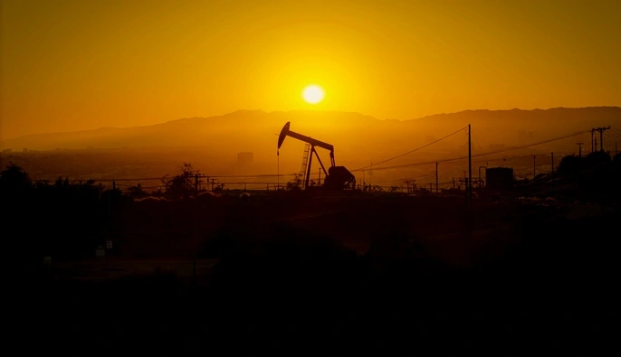 Россия сократила добычу нефти в апреле из-за атак украинских дронов — IEA