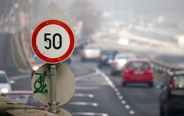 У Києві оновлюють дорожні знаки та впроваджують нові технології безпеки руху: деталі
