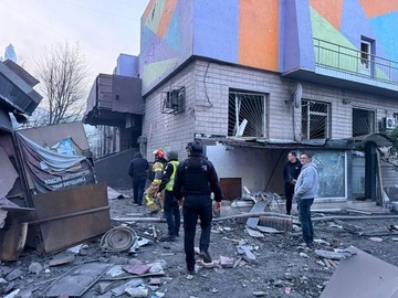 Через атаку РФ у Києві пошкоджена адмінбудівля Державної міграційної служби: фото 
