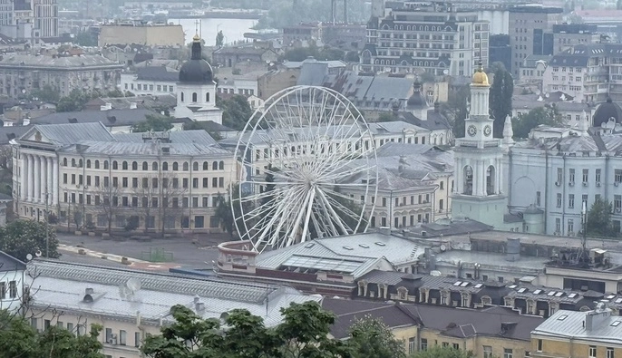Власник оглядового колеса на Подолі погрожує судом за вимогу демонтувати аварійну споруду