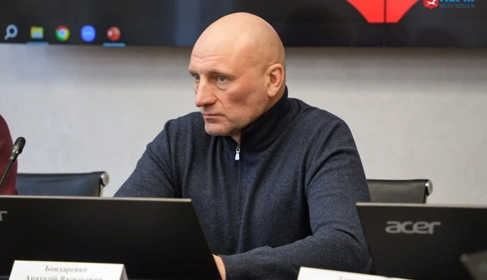 Попросимо людей трошки потерпіти: мер Черкас про ситуацію довкола аварійного пішохідного мосту