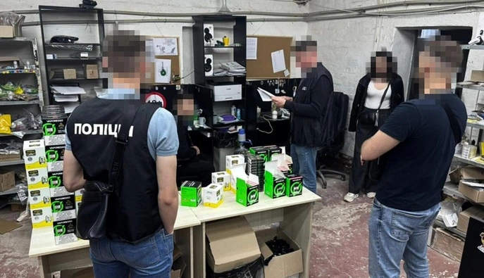 Спецоперация против теневого вейп-рынка: правоохранители провели более 150 обысков