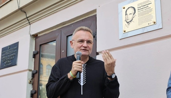 В центре Львова мужчина облил Садового неизвестным веществом — подробности от полиции