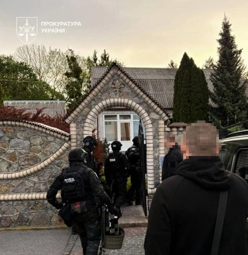 Экс-депутат из Винницкой области получил подозрение: скрыл 68 земельных участков, 4 дома и 29 машин