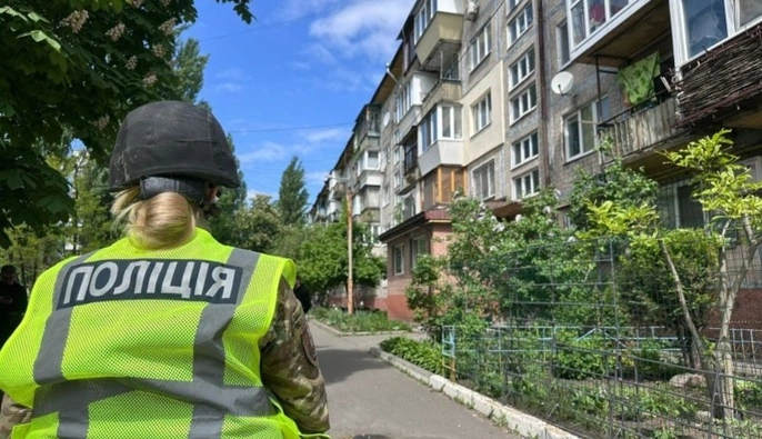 У Києві чоловік погрожував підірвати багатоповерхівку, напустивши газу: що відомо