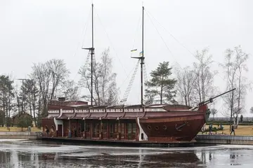 Под Киевом уходит под воду бывший символ роскоши «Межигорье»