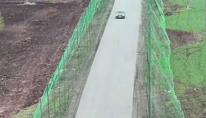 В Україні вдвічі прискорили будівництво захисту доріг від FPV-дронів – деталі