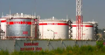 Атака на нафтову інфраструктуру РФ: під ударом опинилися великий НПЗ та станція перекачування