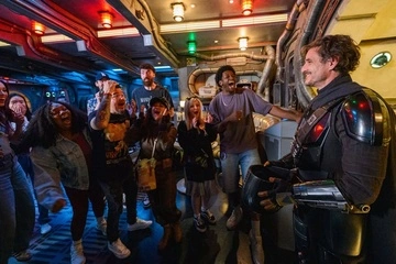 Disney "разнесли" из-за встречи Педро Паскаля с фанатами