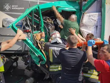В Киевской области столкнулись два грузовика