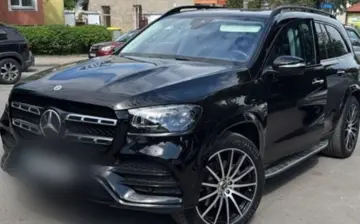 Люксовые авто и 22 млн грн наличных: Офис генпрокурора показал, что изъяли у чиновников полиции