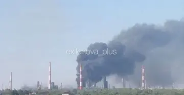 У російській Сизрані після атаки дронів спалахнув нафтопереробний завод