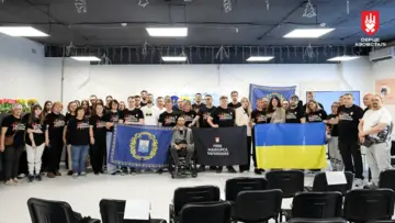 1462 дня в плену: в 25 городах Украины почтили подразделения, которые героически защищали город